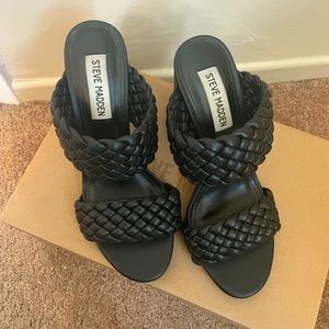 New Steve Madden Tangle Sandal in black!
